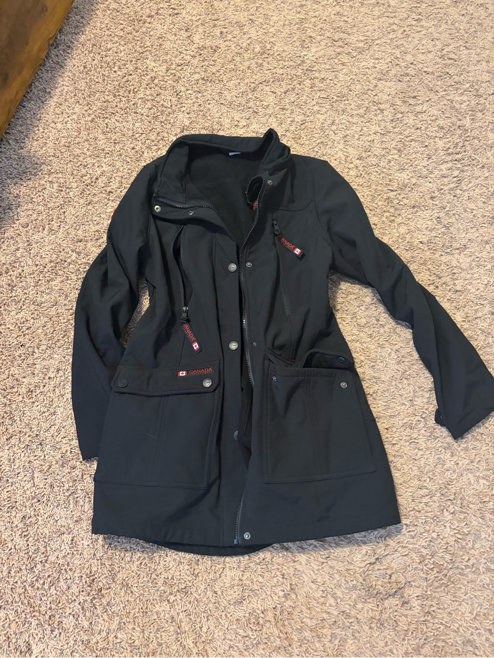 Women’s Black Utility Softshell Jacket with Multiple Pockets